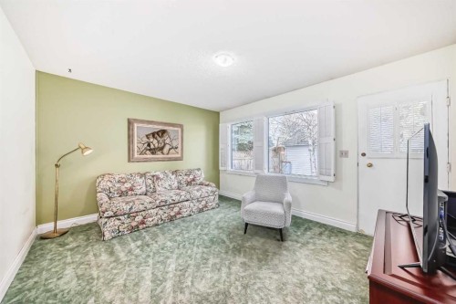6623 Lethbridge Crescent Sw, Calgary, AB - Indoor Photo Showing Living Room
