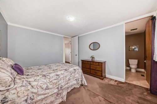6623 Lethbridge Crescent Sw, Calgary, AB - Indoor Photo Showing Bedroom