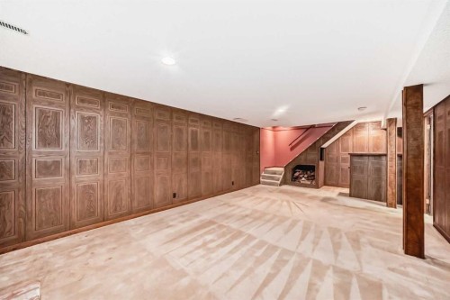 6623 Lethbridge Crescent Sw, Calgary, AB - Indoor Photo Showing Other Room