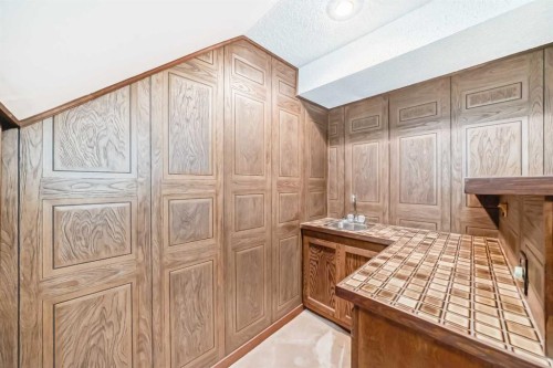 6623 Lethbridge Crescent Sw, Calgary, AB - Indoor Photo Showing Other Room