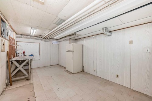 6623 Lethbridge Crescent Sw, Calgary, AB - Indoor