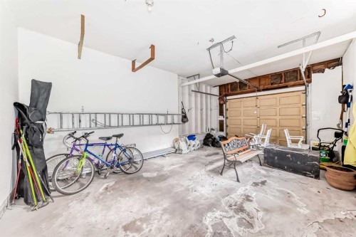 6623 Lethbridge Crescent Sw, Calgary, AB - Indoor Photo Showing Garage