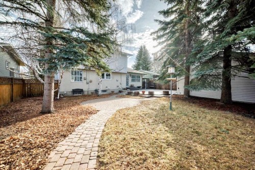 6623 Lethbridge Crescent Sw, Calgary, AB - Outdoor