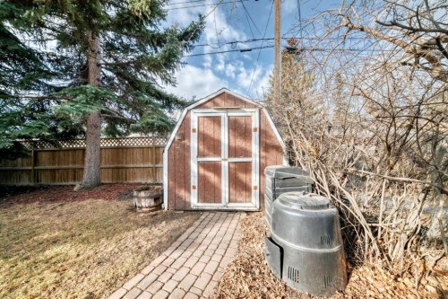 6623 Lethbridge Crescent Sw, Calgary, AB - Outdoor