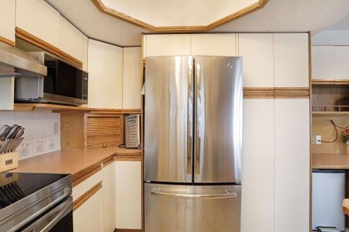 5 Fairview Crescent East, Brooks, AB - Indoor Photo Showing Kitchen