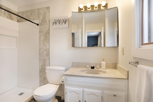 5 Fairview Crescent East, Brooks, AB - Indoor Photo Showing Bathroom