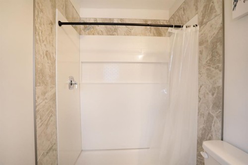 5 Fairview Crescent East, Brooks, AB - Indoor Photo Showing Bathroom