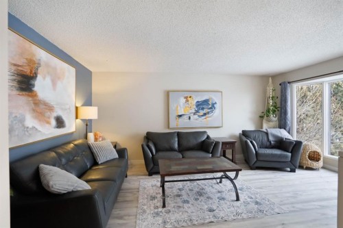 5 Fairview Crescent East, Brooks, AB - Indoor Photo Showing Living Room