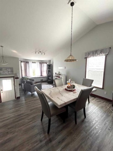 223 15 Street East, Brooks, AB - Indoor Photo Showing Dining Room