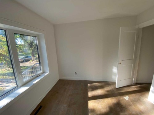 564 5 Street West, Brooks, AB - Indoor Photo Showing Other Room