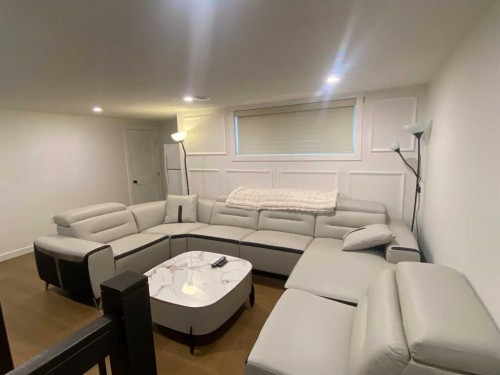 564 5 Street West, Brooks, AB - Indoor