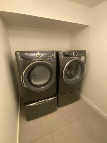564 5 Street West, Brooks, AB - Indoor Photo Showing Laundry Room