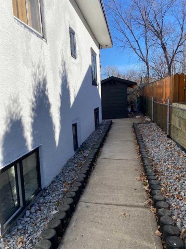 564 5 Street West, Brooks, AB - Outdoor