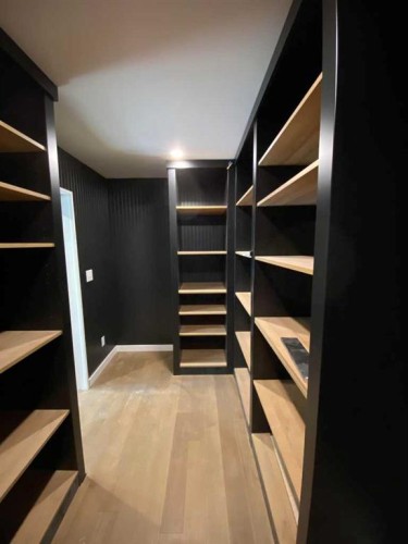 564 5 Street West, Brooks, AB - Indoor With Storage