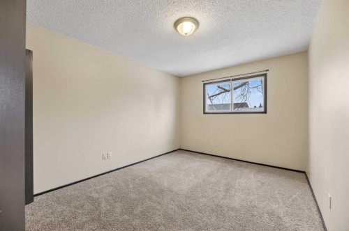 5419 56A Street Close, Olds, AB - Indoor Photo Showing Other Room