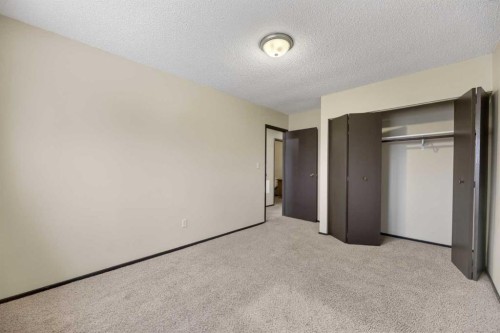 5419 56A Street Close, Olds, AB - Indoor Photo Showing Other Room