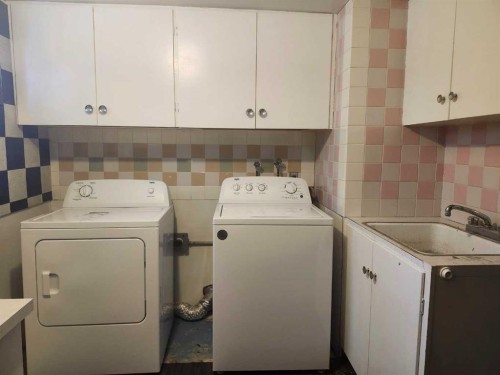 104 23 Street Nw, Drumheller, AB - Indoor Photo Showing Laundry Room