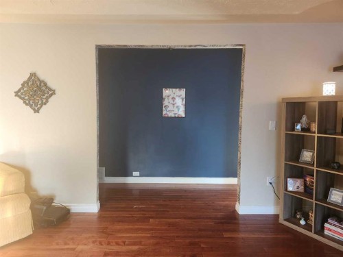 104 23 Street Nw, Drumheller, AB - Indoor Photo Showing Other Room