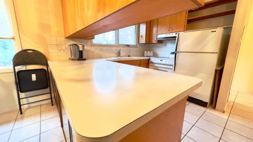 607 7 Avenue West, Hanna, AB - Indoor Photo Showing Kitchen