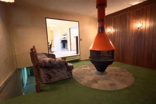 607 7 Avenue West, Hanna, AB - Indoor