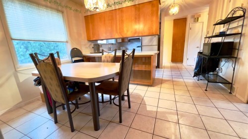 607 7 Avenue West, Hanna, AB - Indoor Photo Showing Dining Room