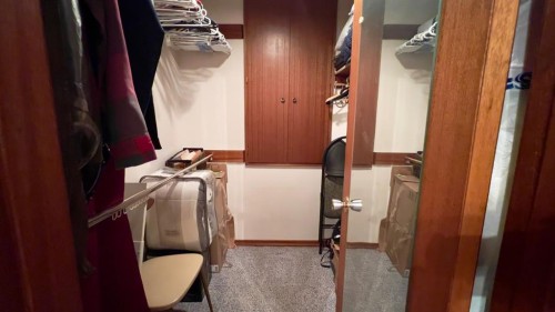 607 7 Avenue West, Hanna, AB - Indoor