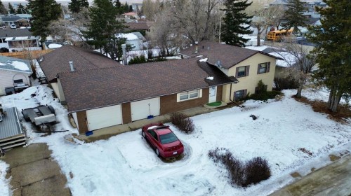 607 7 Avenue West, Hanna, AB - Outdoor