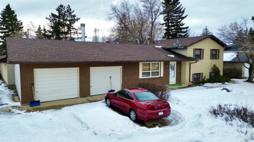 607 7 Avenue West, Hanna, AB - Outdoor