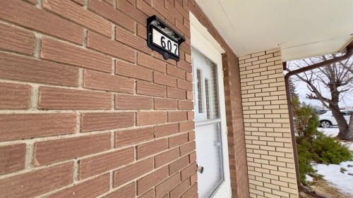 607 7 Avenue West, Hanna, AB - 