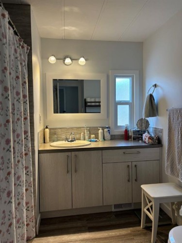 29 Southridge Crescent, Didsbury, AB - Indoor Photo Showing Bathroom