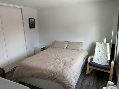 29 Southridge Crescent, Didsbury, AB - Indoor Photo Showing Bedroom