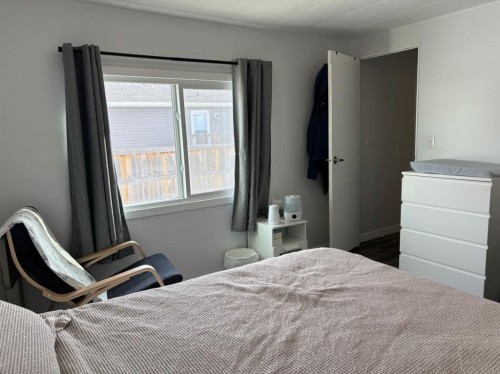 29 Southridge Crescent, Didsbury, AB - Indoor Photo Showing Bedroom