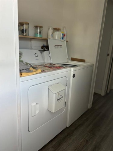 29 Southridge Crescent, Didsbury, AB - Indoor Photo Showing Laundry Room