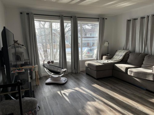 29 Southridge Crescent, Didsbury, AB - Indoor Photo Showing Living Room