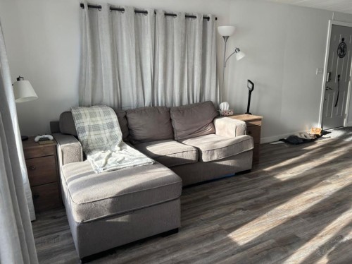 29 Southridge Crescent, Didsbury, AB - Indoor