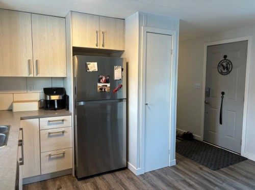 29 Southridge Crescent, Didsbury, AB - Indoor Photo Showing Kitchen