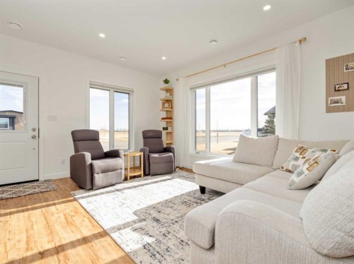 7034 48 Street, Taber, AB - Indoor Photo Showing Living Room