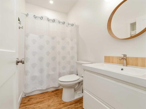 7034 48 Street, Taber, AB - Indoor Photo Showing Bathroom