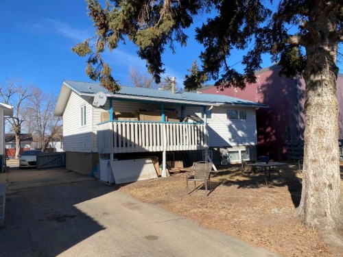 424 2 Street West, Brooks, AB - Outdoor