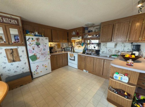 331 Gleichen Street, Gleichen, AB - Indoor Photo Showing Kitchen With Double Sink