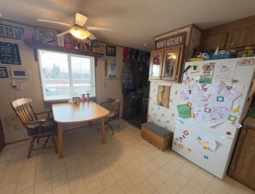331 Gleichen Street, Gleichen, AB - Indoor Photo Showing Dining Room