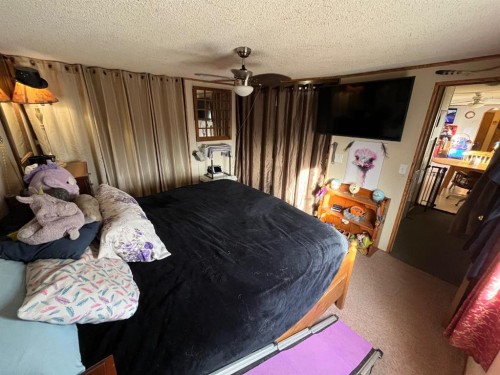331 Gleichen Street, Gleichen, AB - Indoor Photo Showing Bedroom