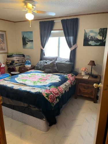 331 Gleichen Street, Gleichen, AB - Indoor Photo Showing Bedroom