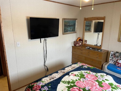 331 Gleichen Street, Gleichen, AB - Indoor Photo Showing Bedroom