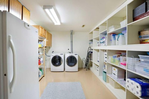 28 Parkland Place E, Brooks, AB - Indoor Photo Showing Laundry Room