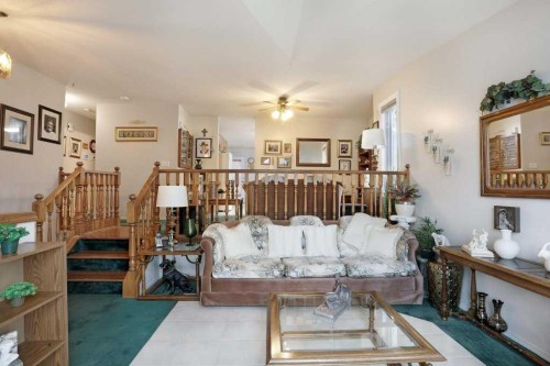 28 Parkland Place E, Brooks, AB - Indoor Photo Showing Living Room