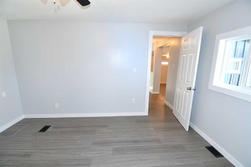 24-831 2 Avenue, Bassano, AB 