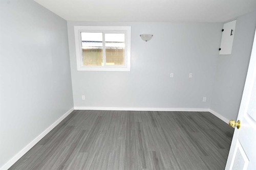 24-831 2 Avenue, Bassano, AB 