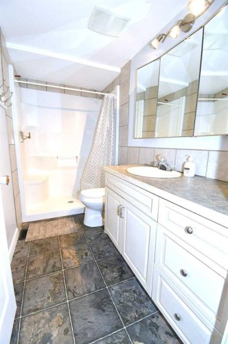 24-831 2 Avenue, Bassano, AB 