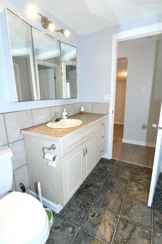 24-831 2 Avenue, Bassano, AB 